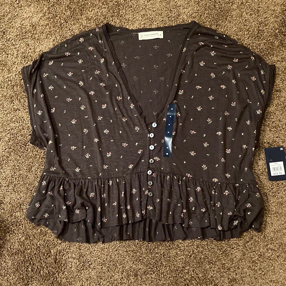 LUCKY BRAND. Size medium. Has a little bit of a cap sleeve comes right over arm
